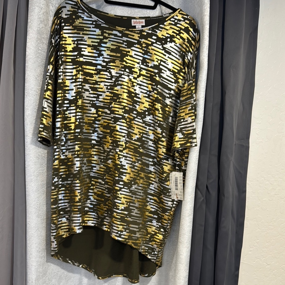 LuLaRoe Black and White Asymmetrical Tunic Top